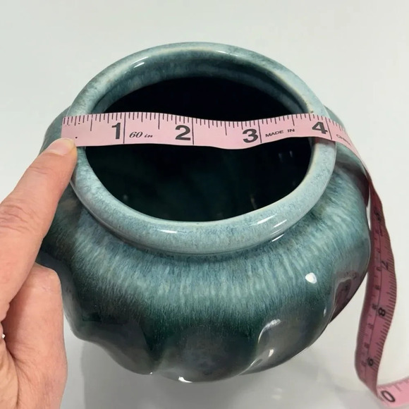 Vintage MCM USA Ceramic Green White Glaze Swirl Urn Vase - Picture 8 of 9